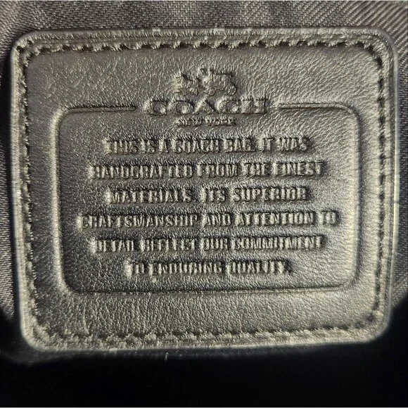 Coach City Zip Tote Signature printed leather. - Picture 11 of 13